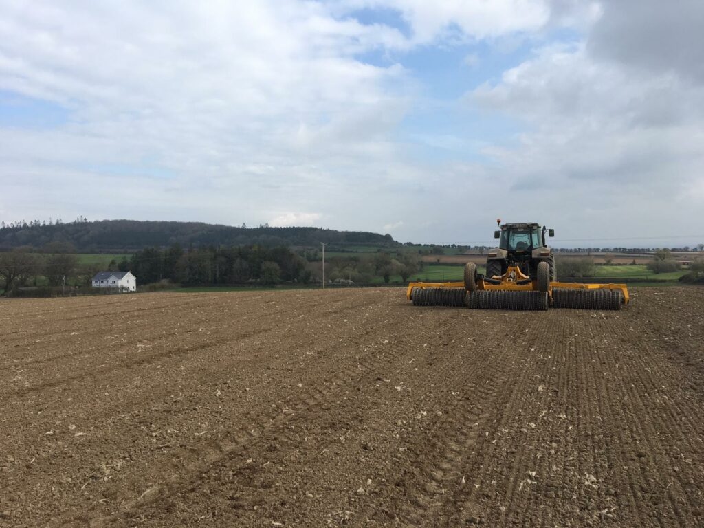 Clive Carter, secretary of the IGGG, has got #ArableApril off to a start. He was out rolling on Monday