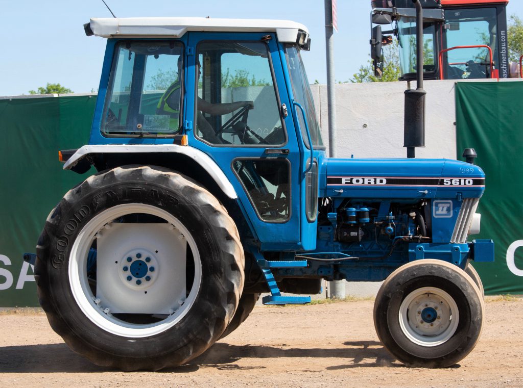 This Ford 5610 (Super Q cab; 2WD; hours unknown) sold for £5,200