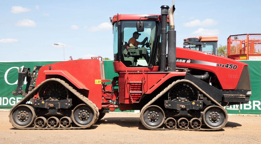 This 2002 Case IH Quadtrac STX 450 (rear linkage; 8,500 hours) sold for £27,500