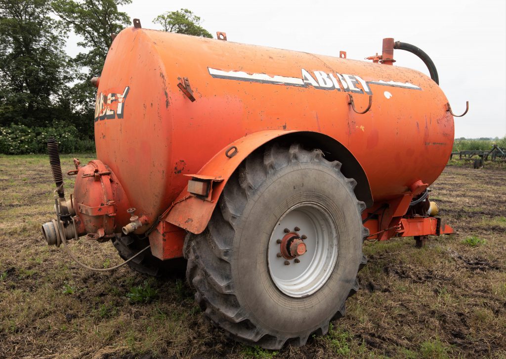 This Abbey slurry tanker (1,900-gallon; single-axle; R26 wheels/tyres) sold for £1,850