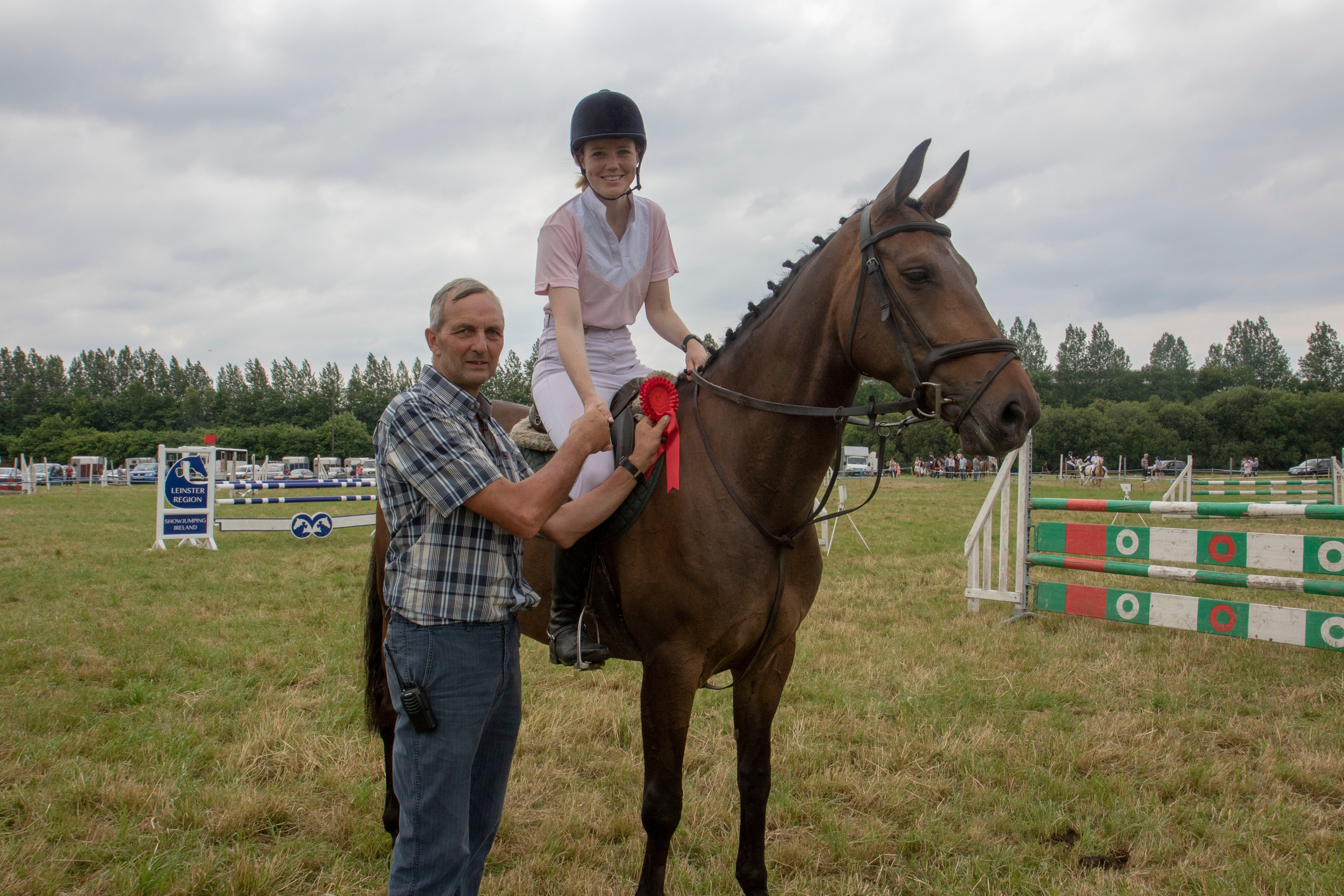 Winner of the 1m class Alice Whyte and chairman Charlie Murphy. Image source: Michelle Ghee