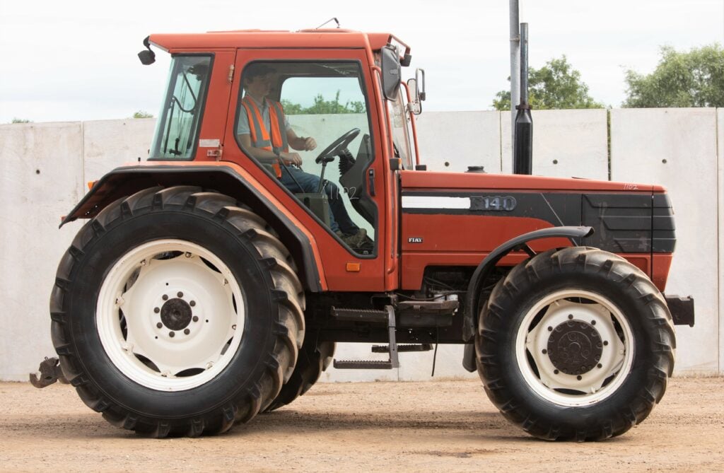 This 1995/1996 Fiat (Fiatagri) F140 (hours unknown) sold for £9,600