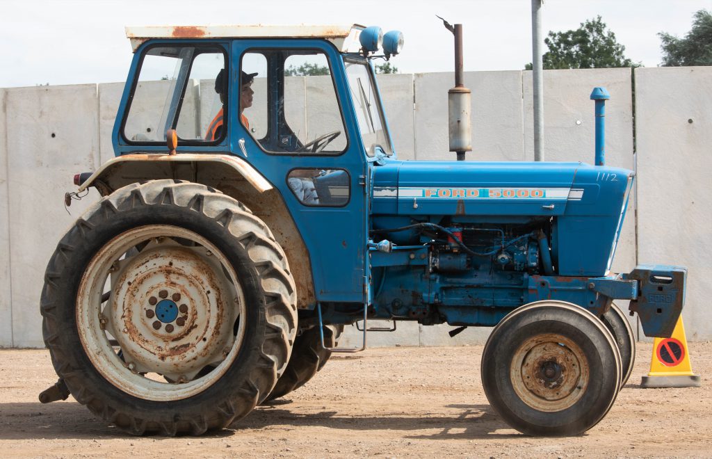 This Ford 5000 (front weights; serial number B192547; 4,700 hours) sold for £6,300