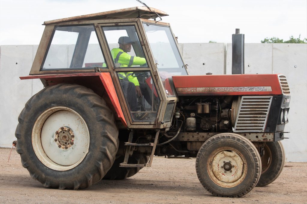 This Zetor Crystal 8011 (hours unknown) sold for £2,400