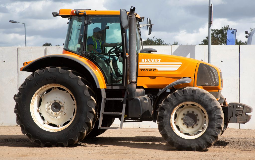 This 2001 Renault Ares 725 RZ (cab suspension; front weights; 'unreserved lot'; hours unknown) sold for £8,800