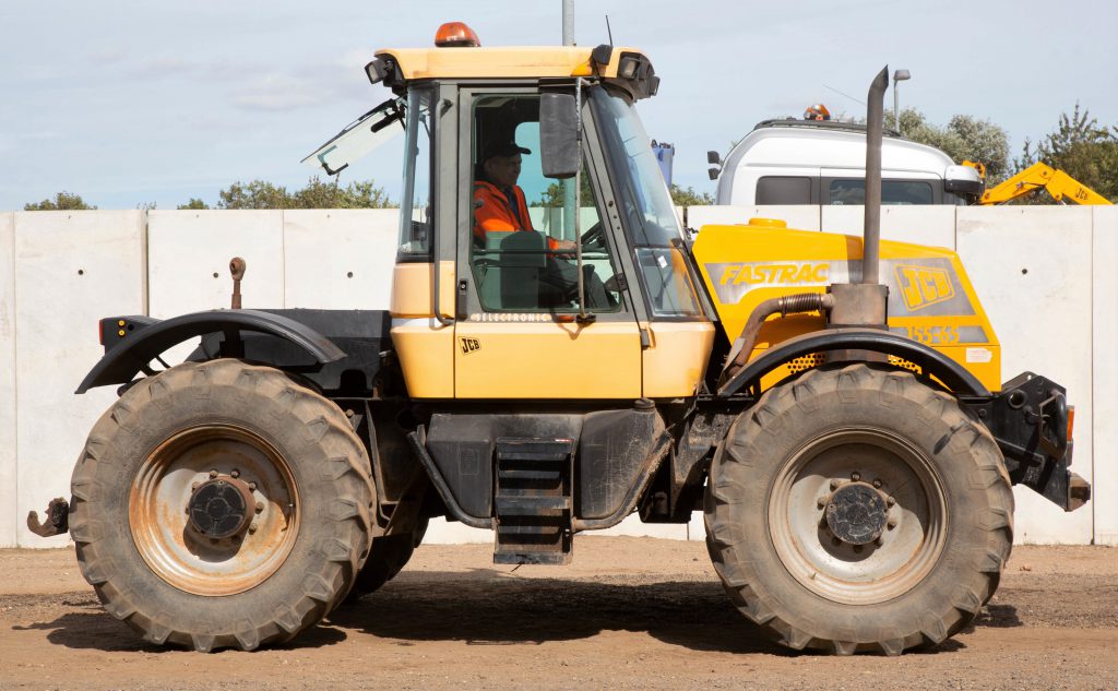 This 1997/1998 JCB Fastrac 155-65 (front PTO; 9,530 hours) sold for £10,200