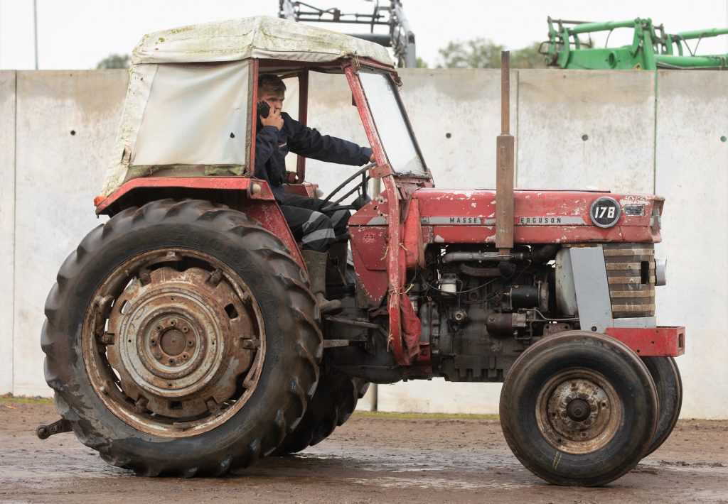 This Massey Ferguson 178 ('wet' brakes; power-steering) sold for £4,700