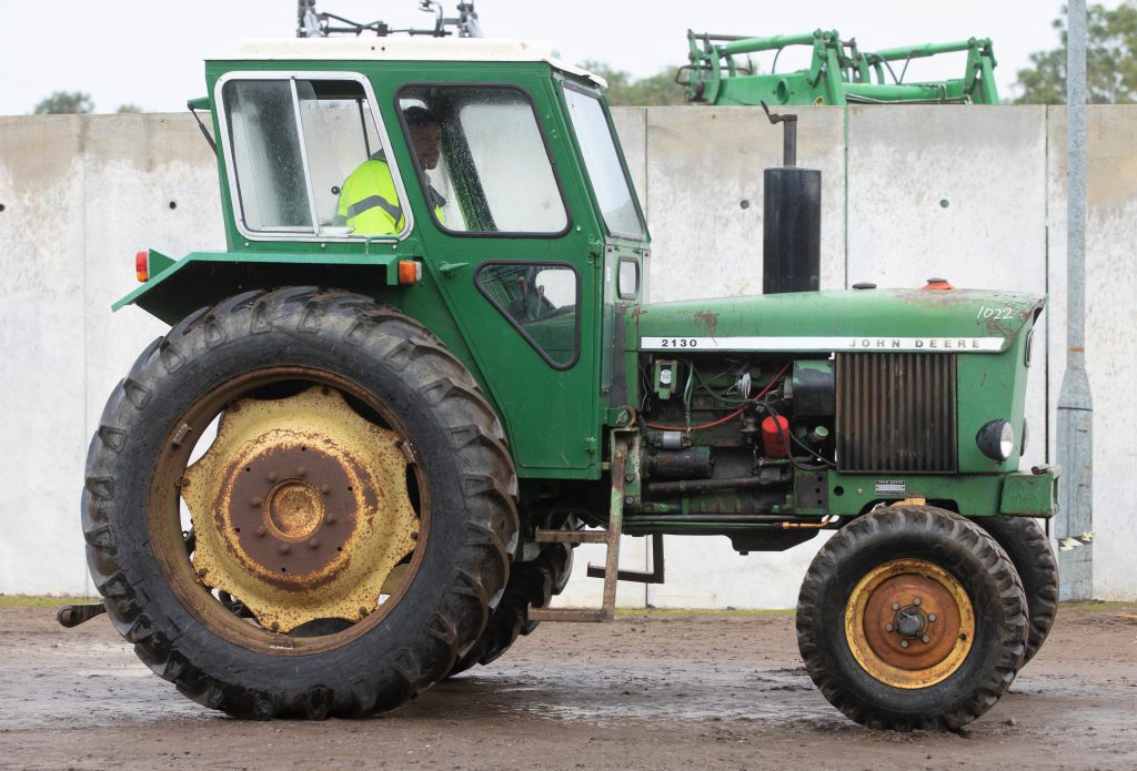 This John Deere 2130 (hours unknown) sold for £2,800