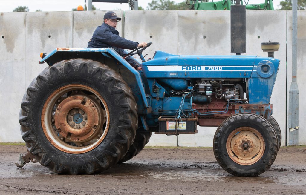 This Ford 7600 (no cab; hours unknown) sold for £4,900
