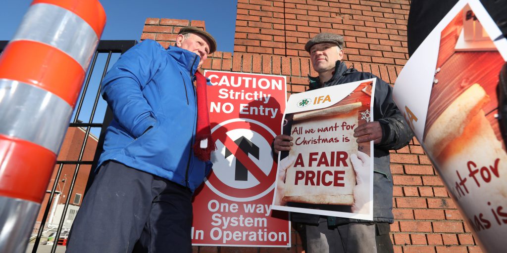 IFA deputy president Richard Kennedy with John Wiliams from Enniskerry. Image source: Finbarr O’Rourke