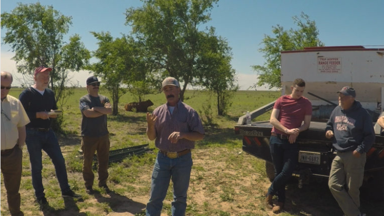 Steven Anderson talking to an Irish delegation of farmers and industry representatives
