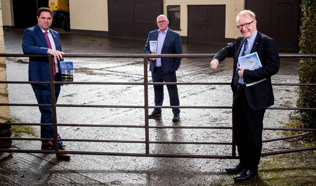 L-R: Minister Heydon; Sean Cooke, CEO Men’s Development Network; and Minister Feighan. Image source: Ryan Byrne, Inpho
