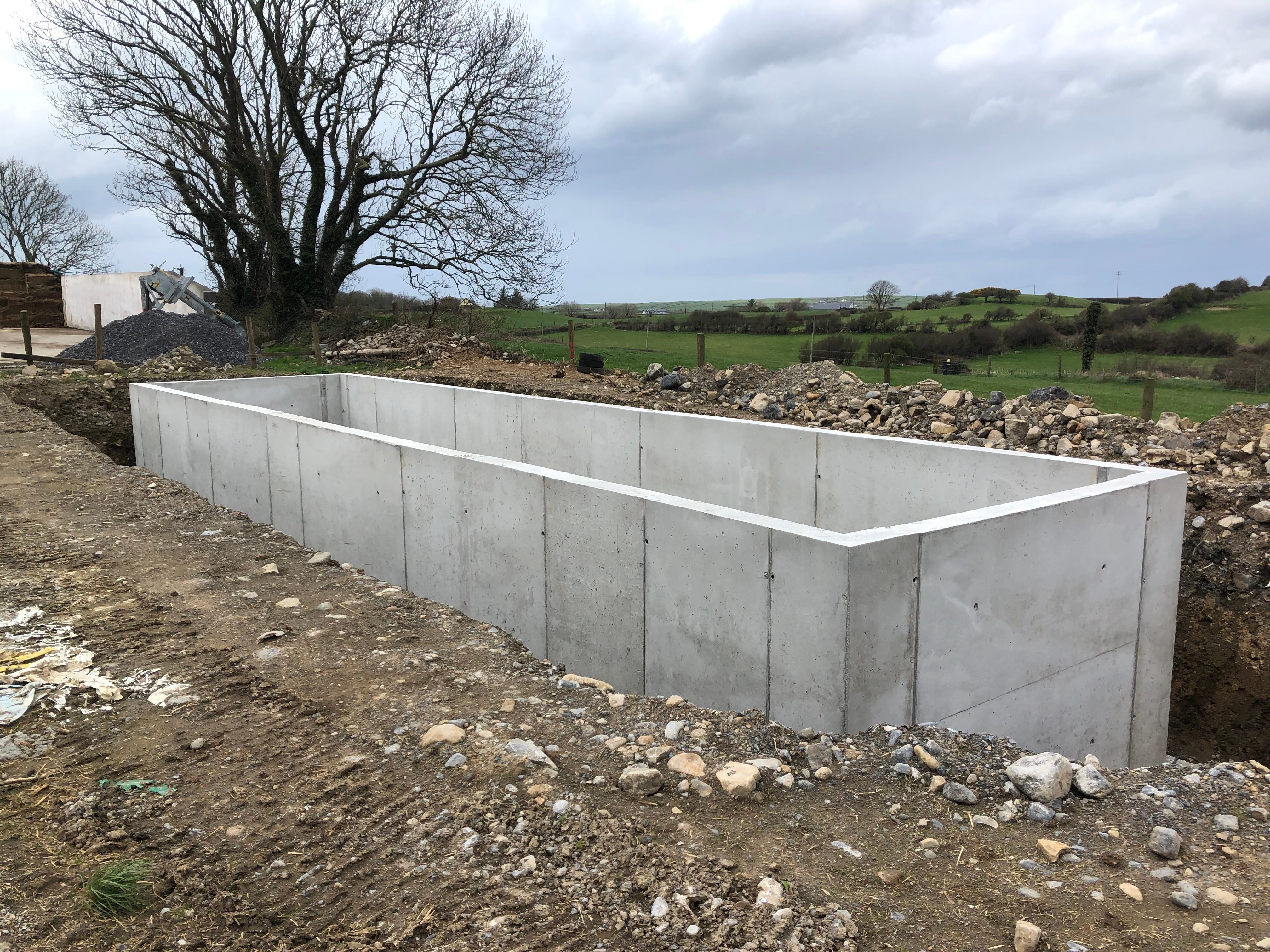 New built-in slatted tank