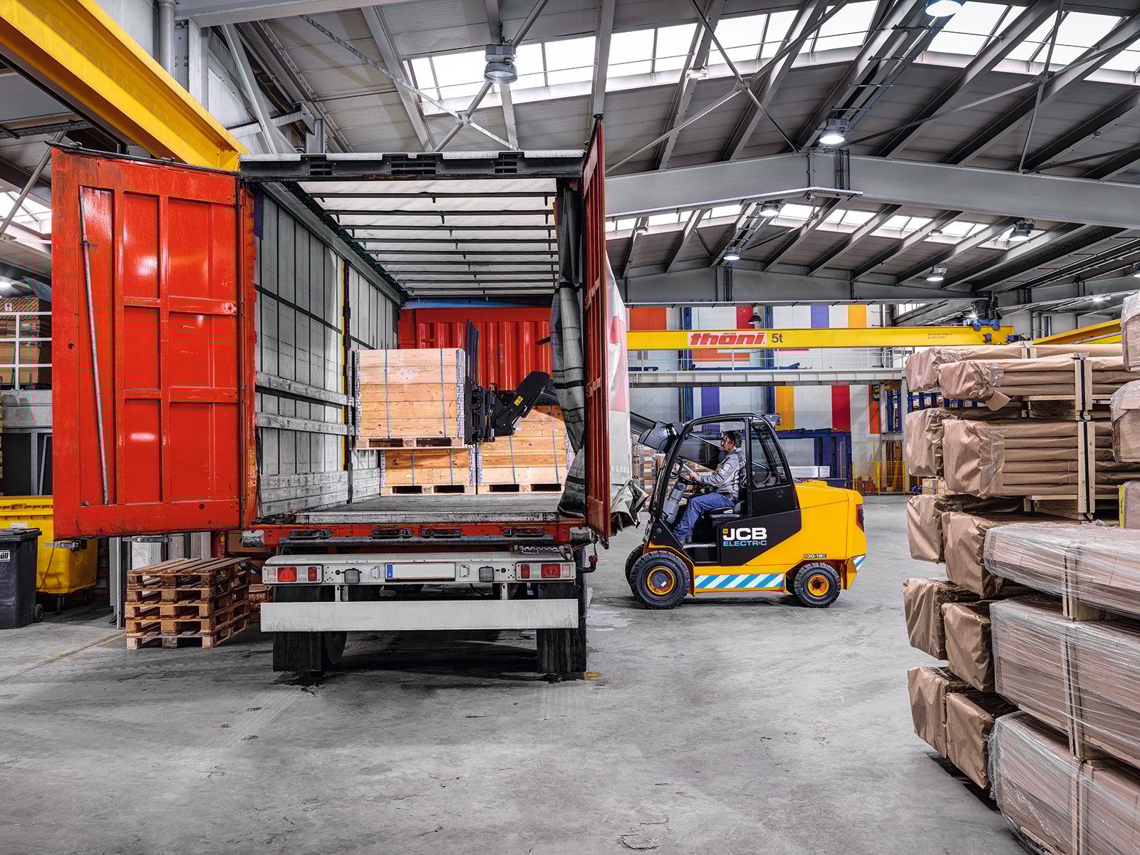 The long reach of the Teletruk is its main advantage over other forklifts
