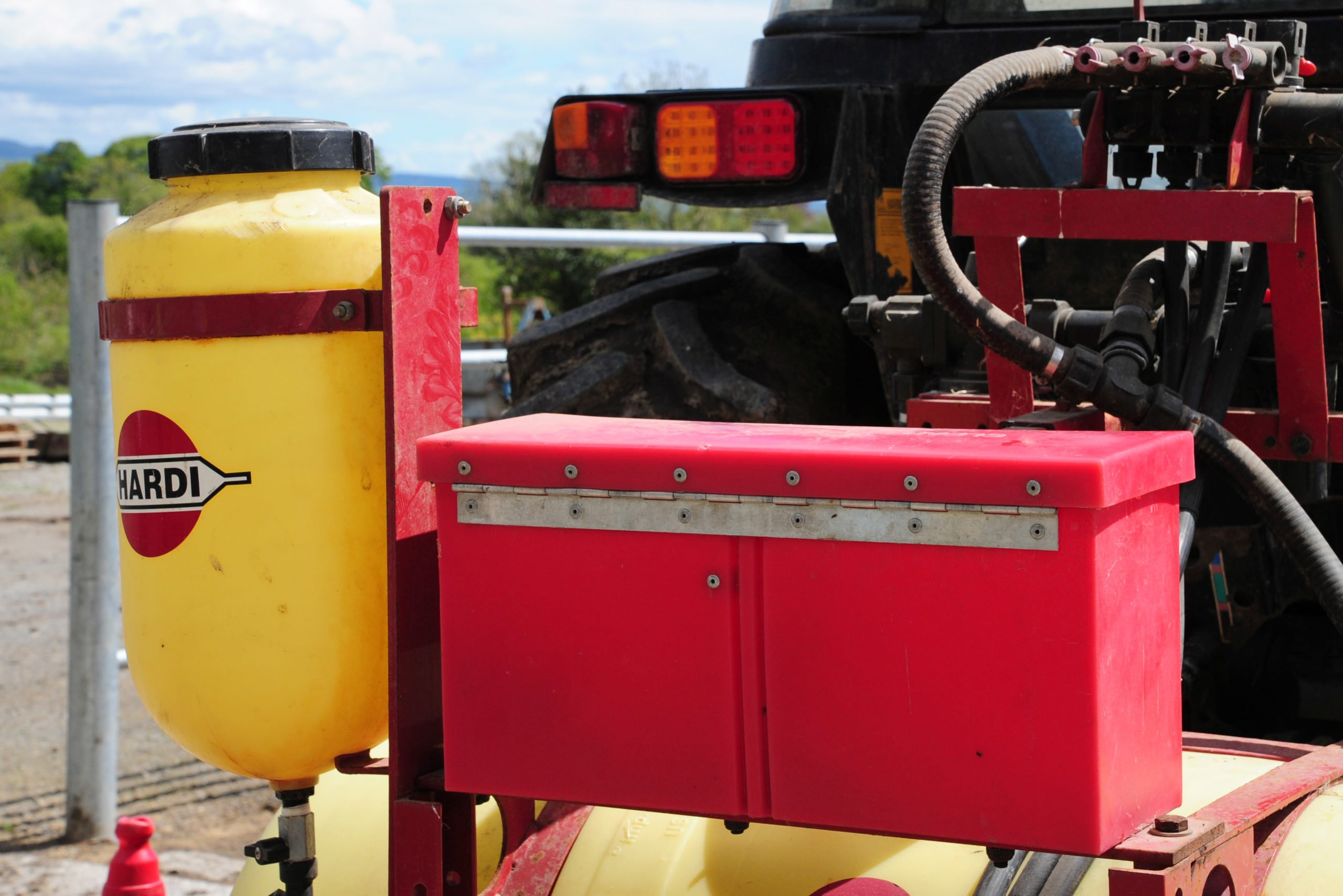 Any peripheral items on the sprayer, such as handwash unit or toolbox, need to be in good order and firmly attached