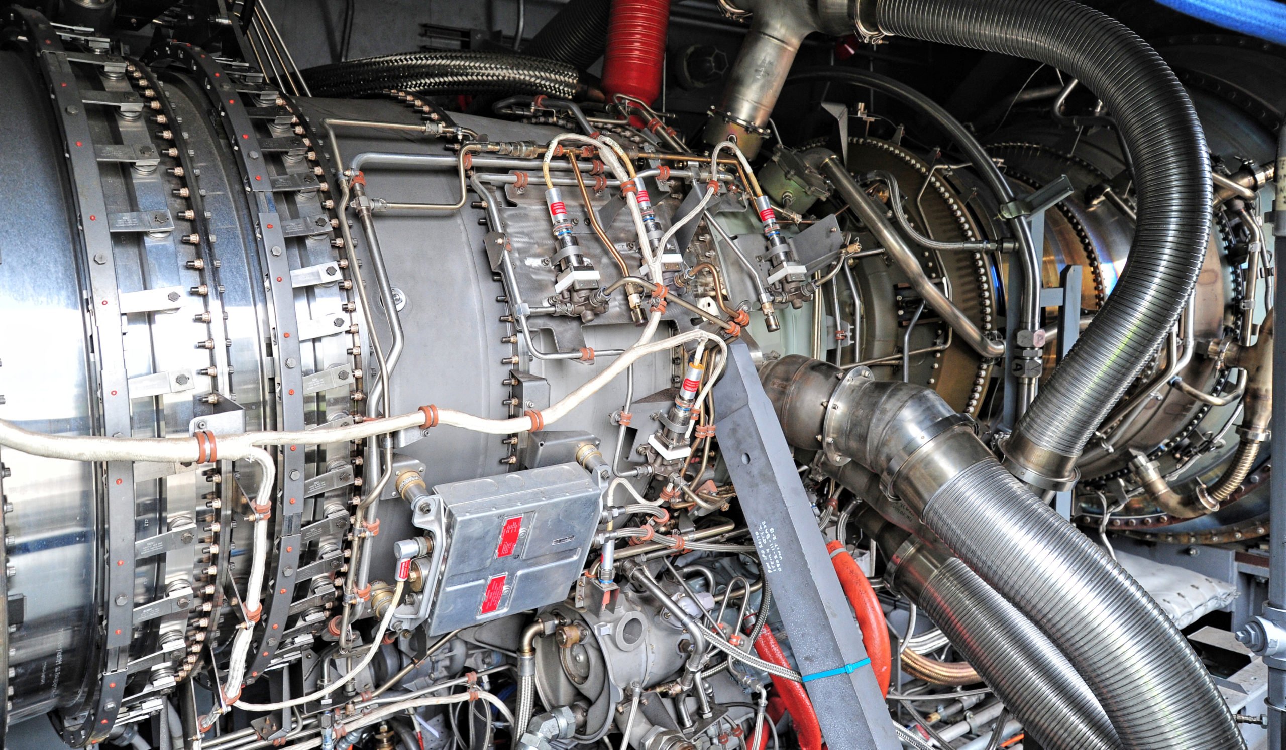 4 jet turbines provide a back up to the main plant