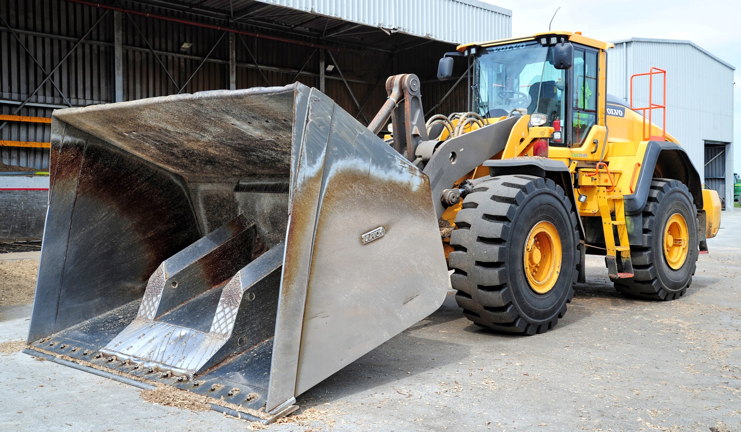A pair of Volvo wheeled loaders keep the biomass feed pit full