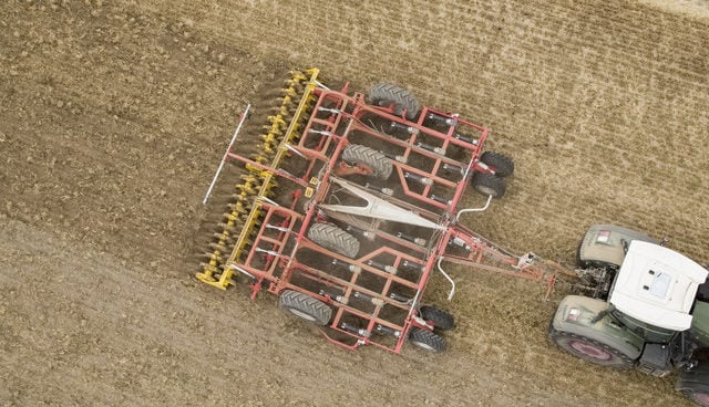 Tines with roller incorporating on stony ground