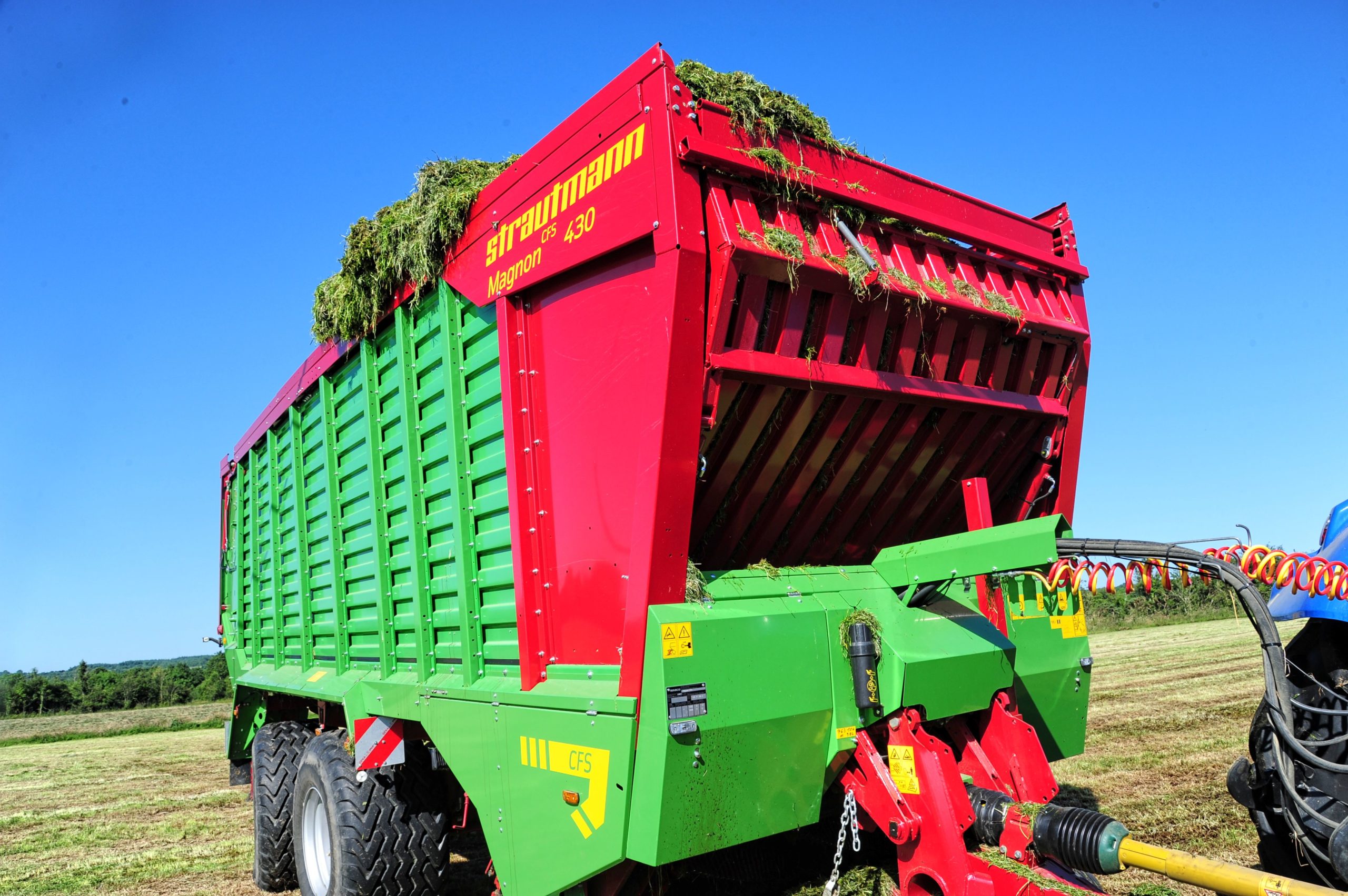 The front panel moves forward to load the area above the pick-up reel