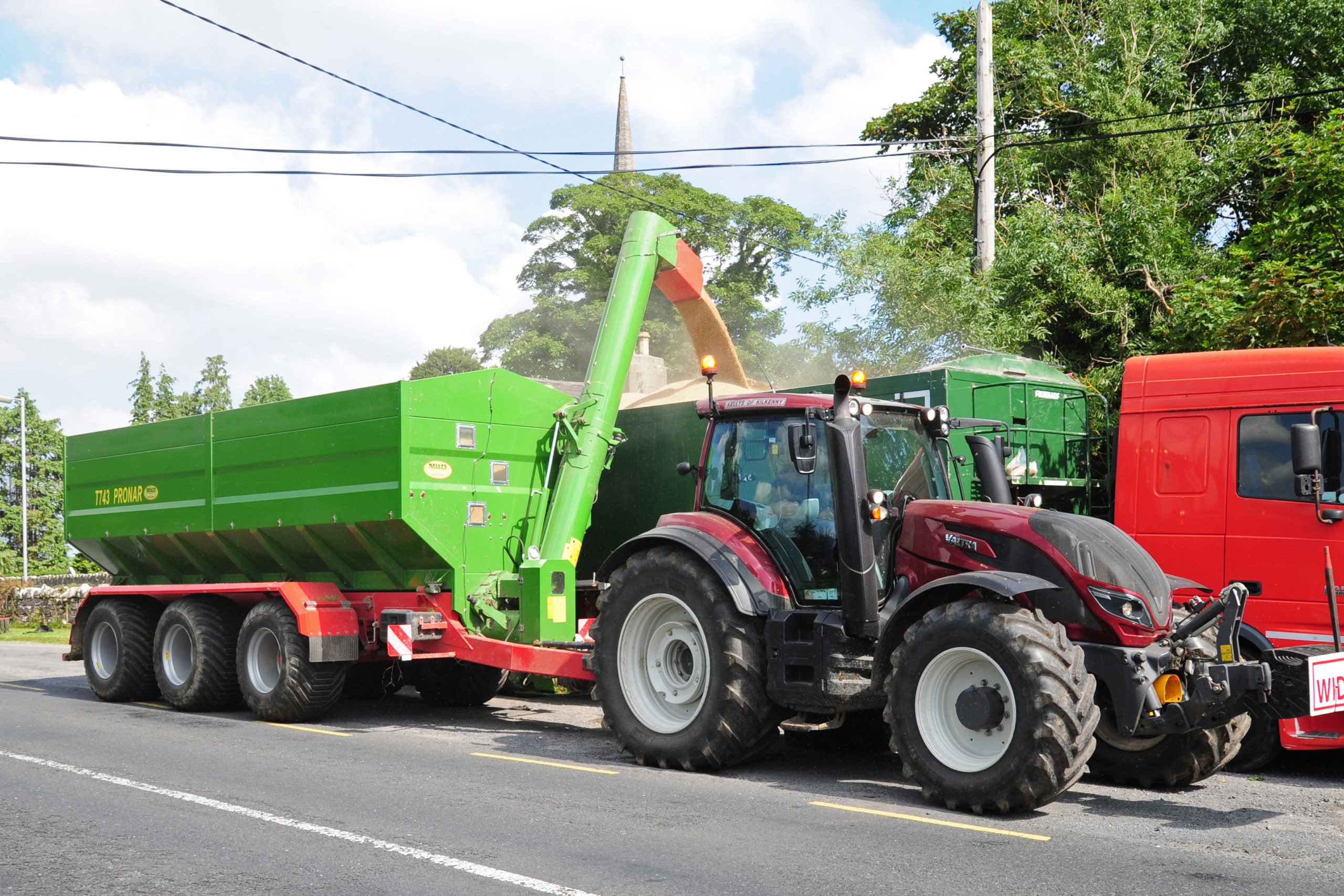 The chaser bin takes the crop out to a waiting lorry which takes it straight to the mill.