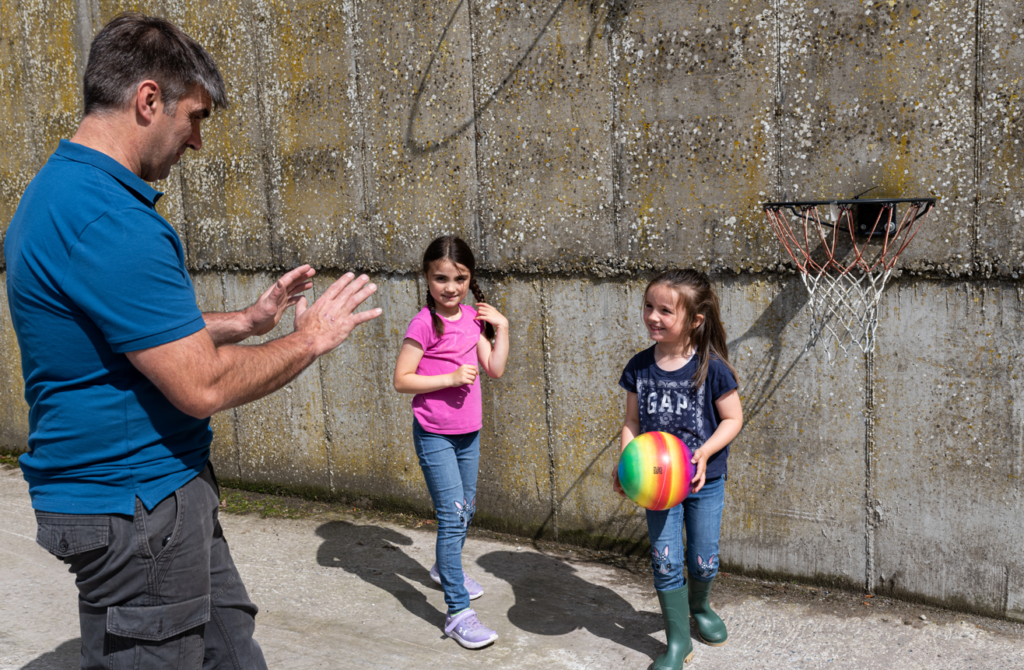 Joe Barry enjoying some downtime with children, Emily and Hazel