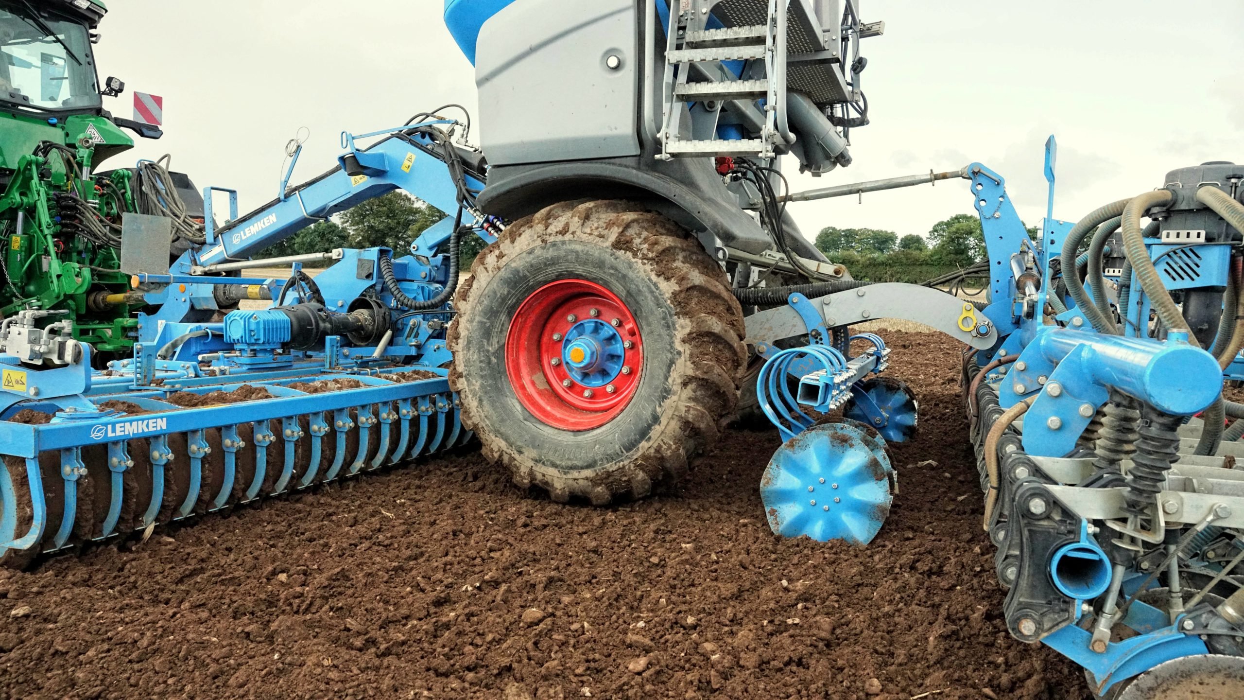 The wheels of the Solitair 25 ride just above the ground when the implement is in use. All three elements can be disconnected from each other