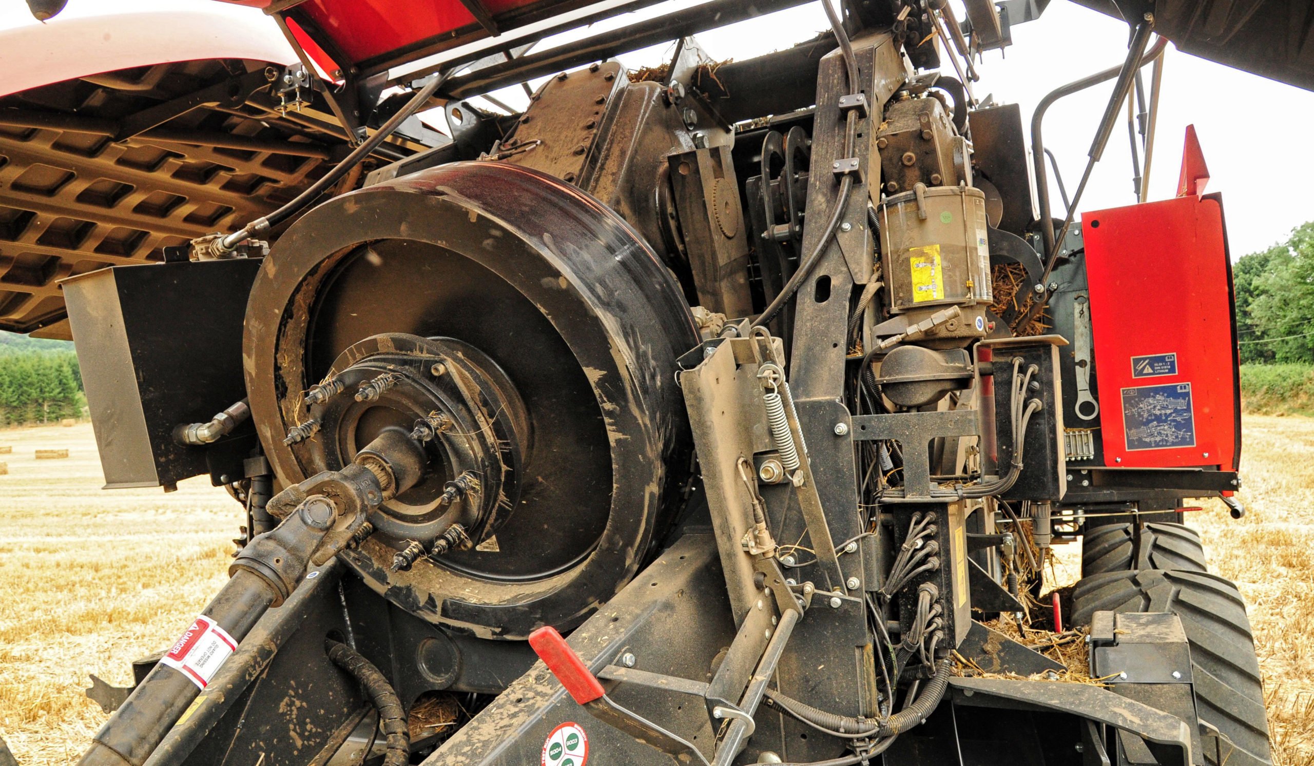 The flywheel on Kuhn SB 1290iD is heavier than for a standard square baler
