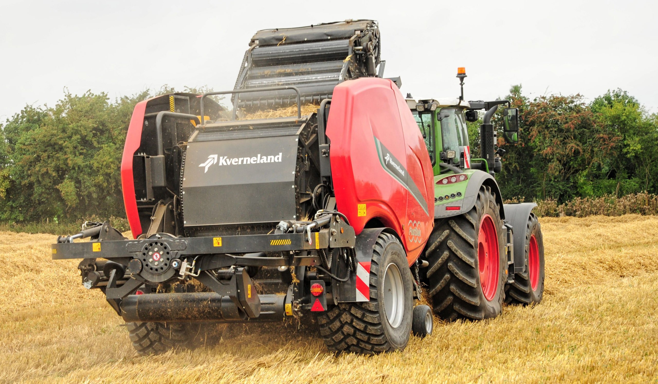 When the primary bale chamber is empty, the smaller chamber opens to pass the half formed new bale back