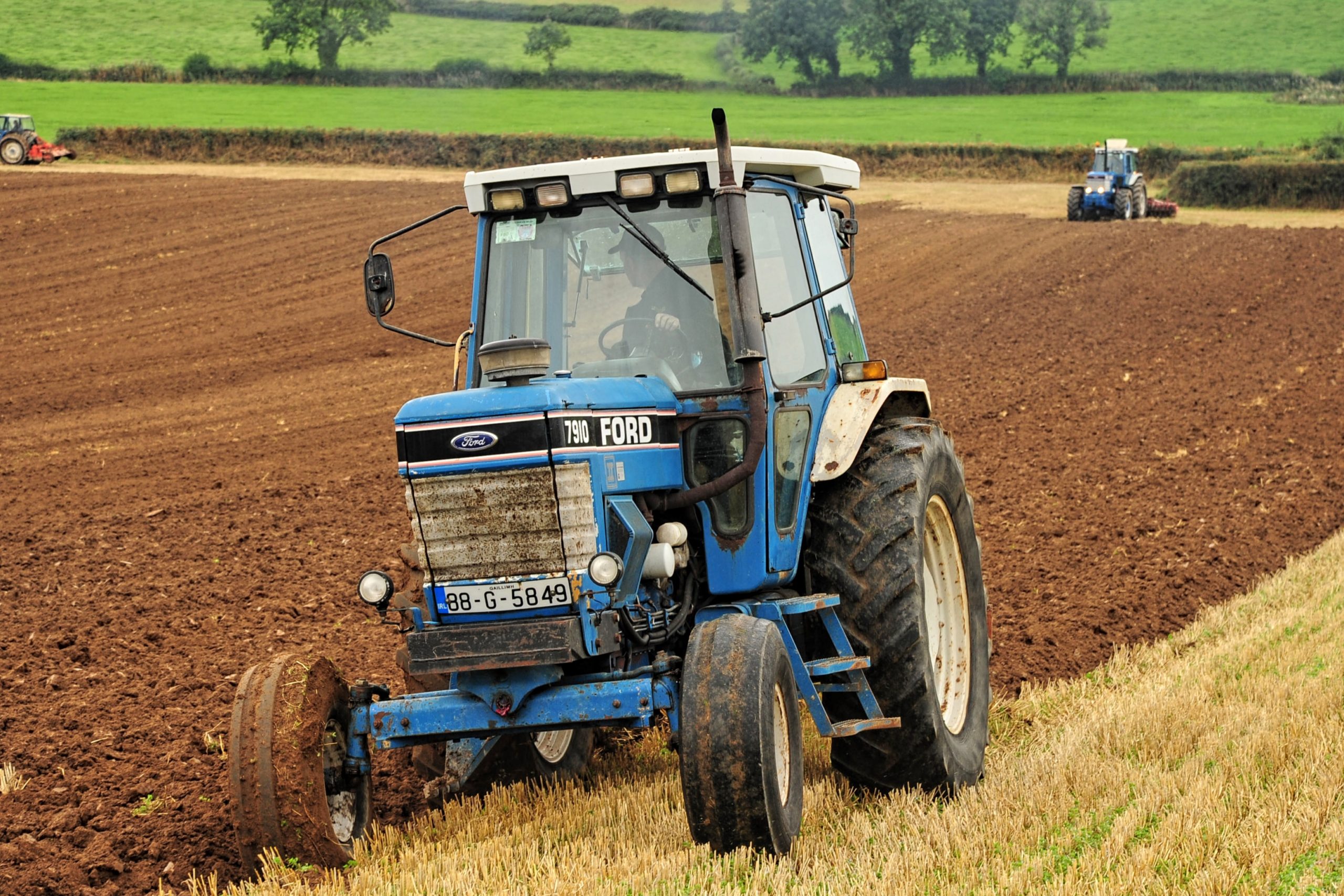 Being two-wheel drive, this 7910 would not have made the best use of its 98hp when ploughing, but it would have suited a double chop forage harvester