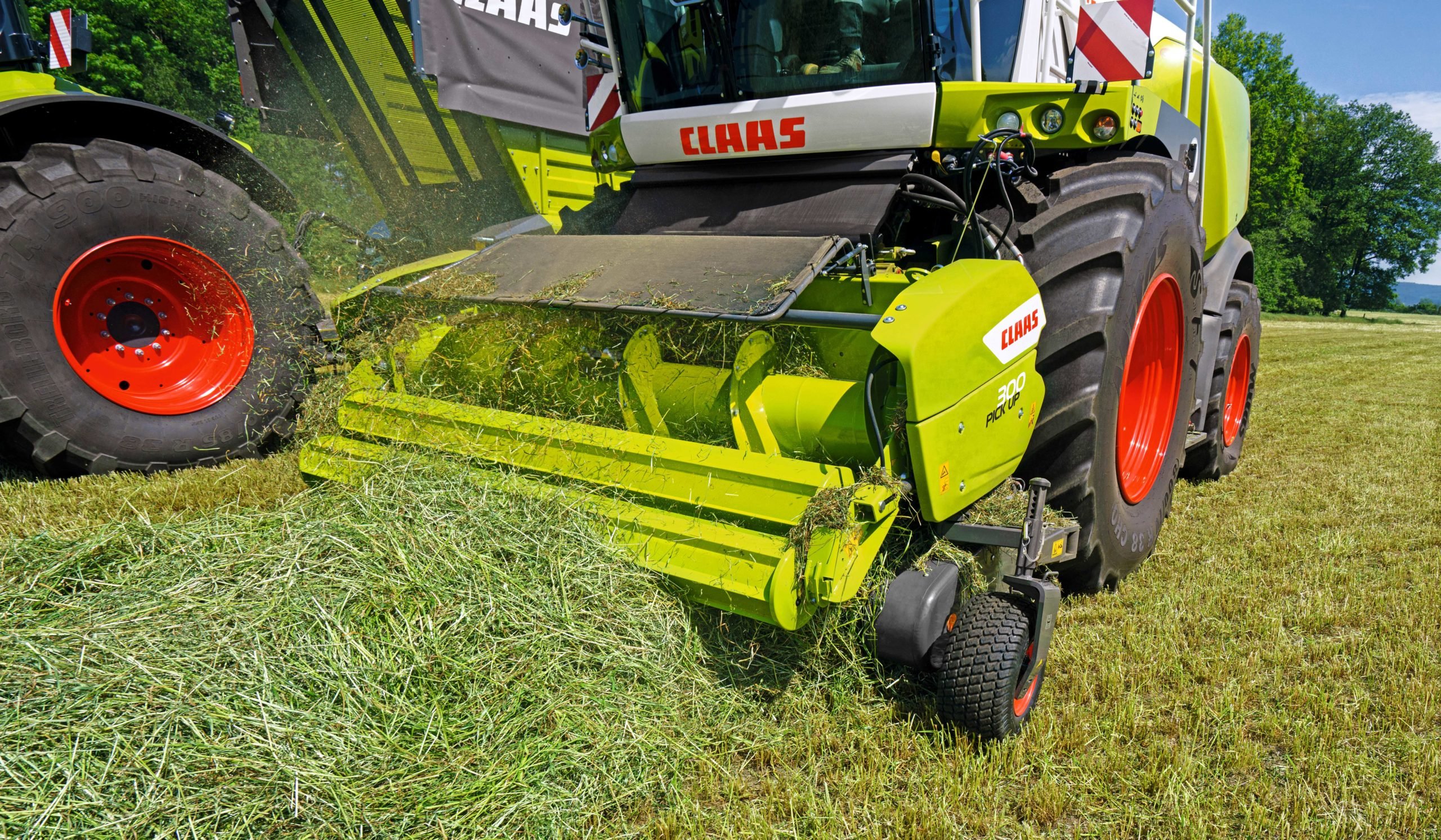 The speed of the pick-up reel can now be adjusted independently of the feed auger to cope with varying crop conditions