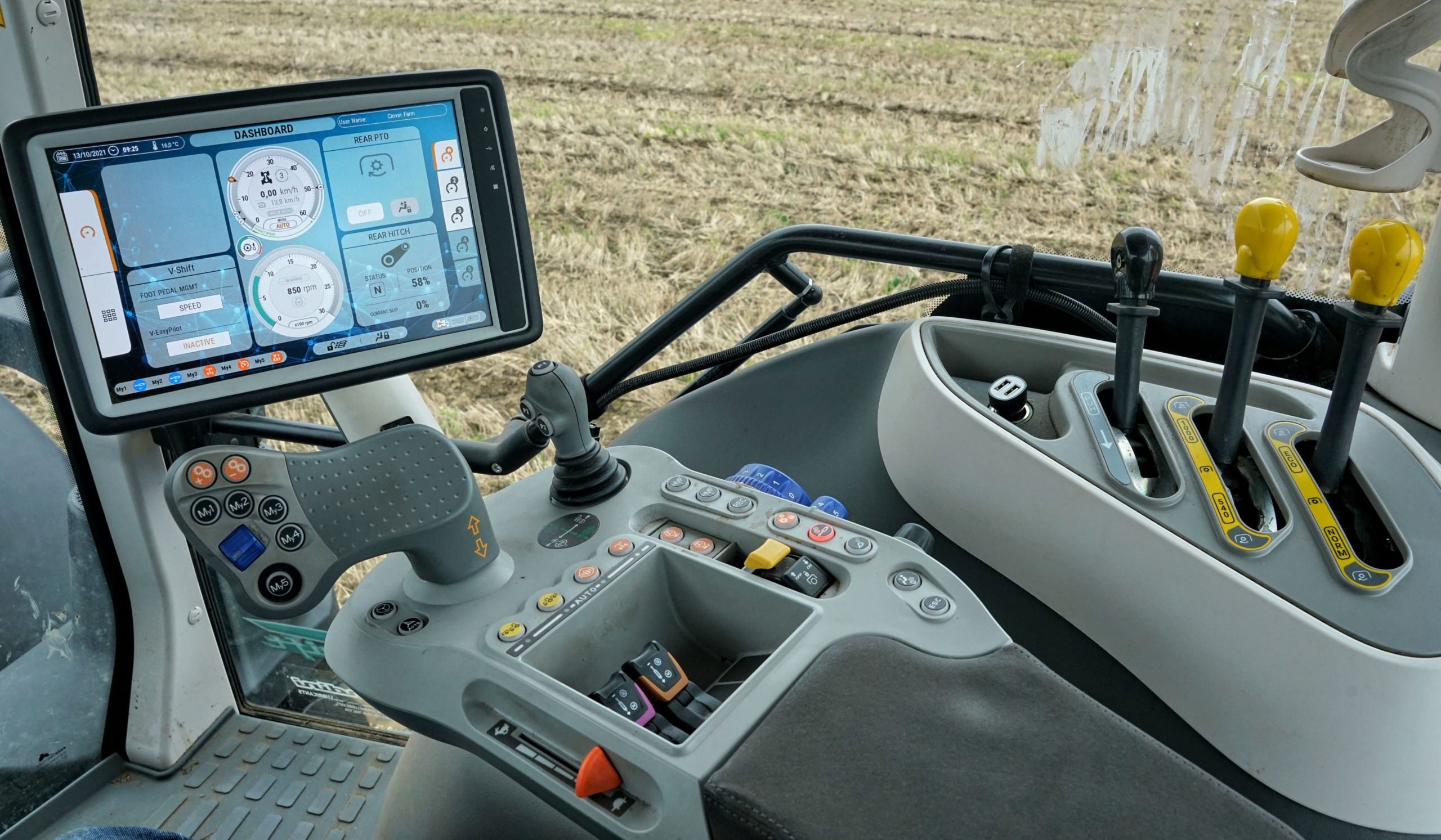 Clean lines and lack of clutter are hallmarks of the controls