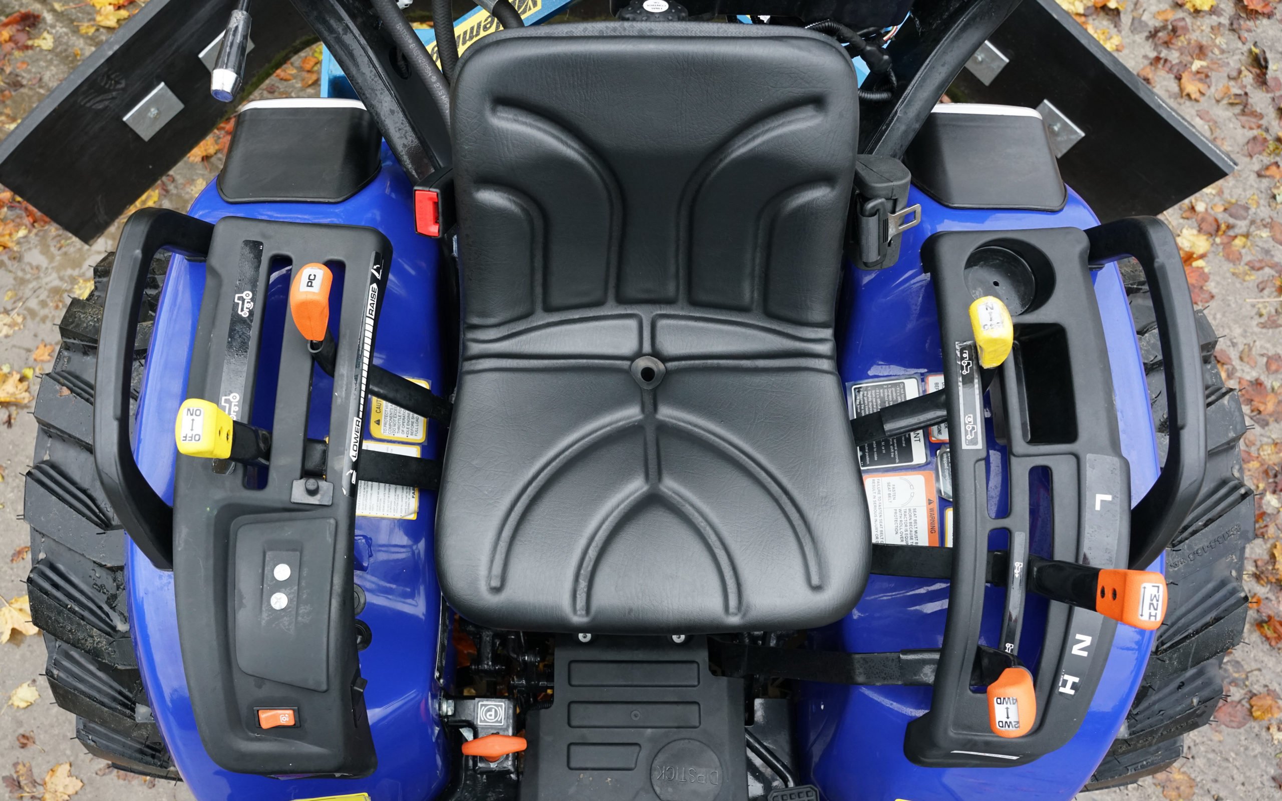 All tractors have the gear selectors mounted at mudguard height, including the HST model shown here