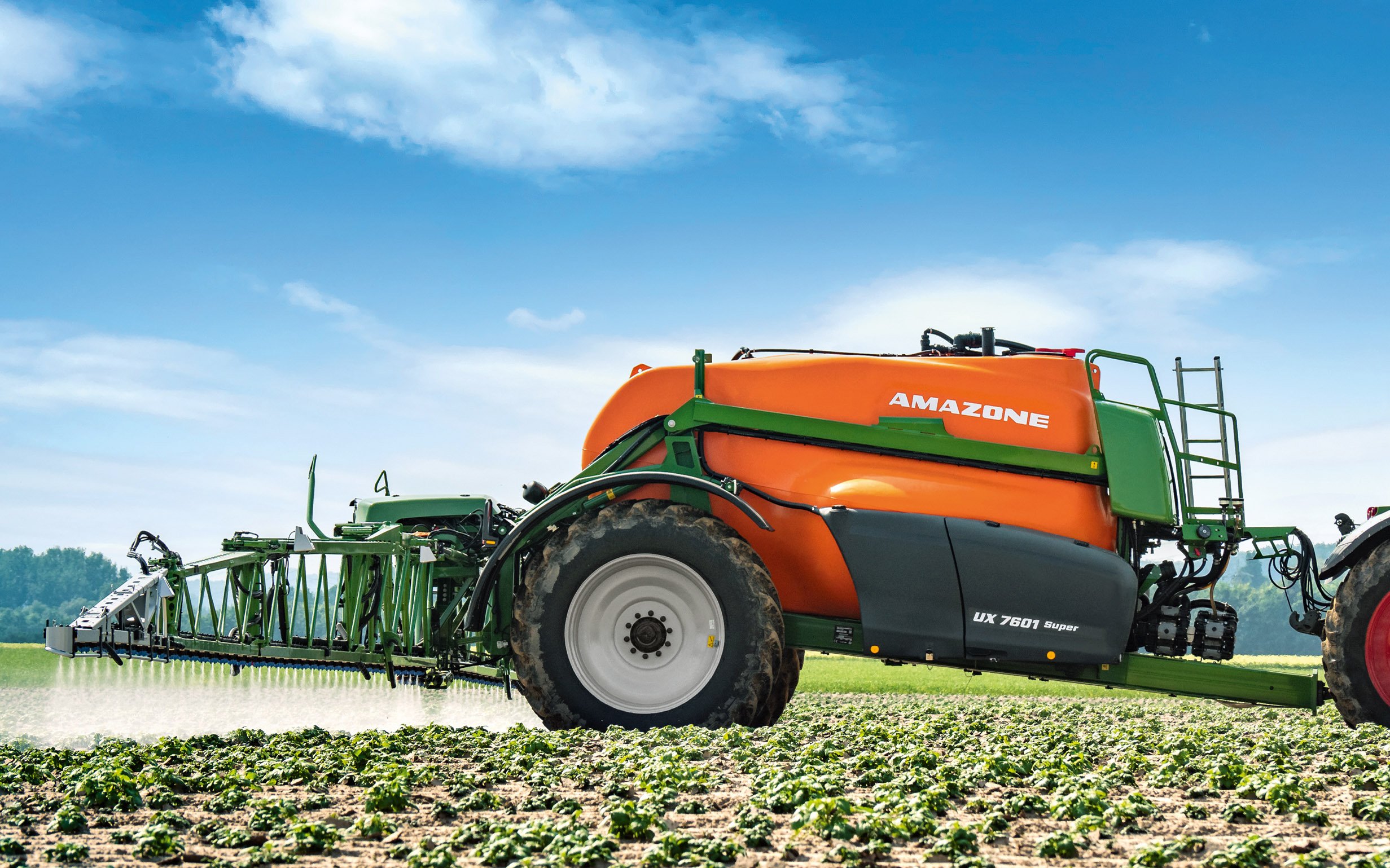 The Ux 7601 has a narrow profile and low centre of gravity to help maintain stability