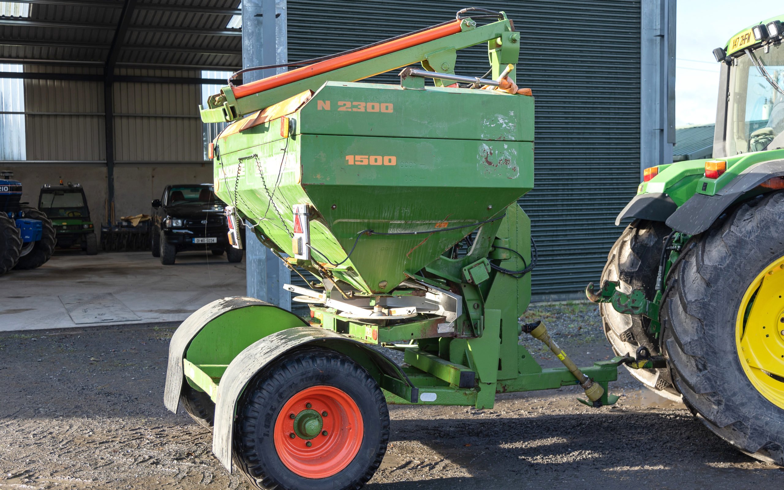 Mounted spreaders placed on trailed dollies are an idea that has hardly caught on, but they do spread the weight and allow a smaller, lighter, tractor to do the job