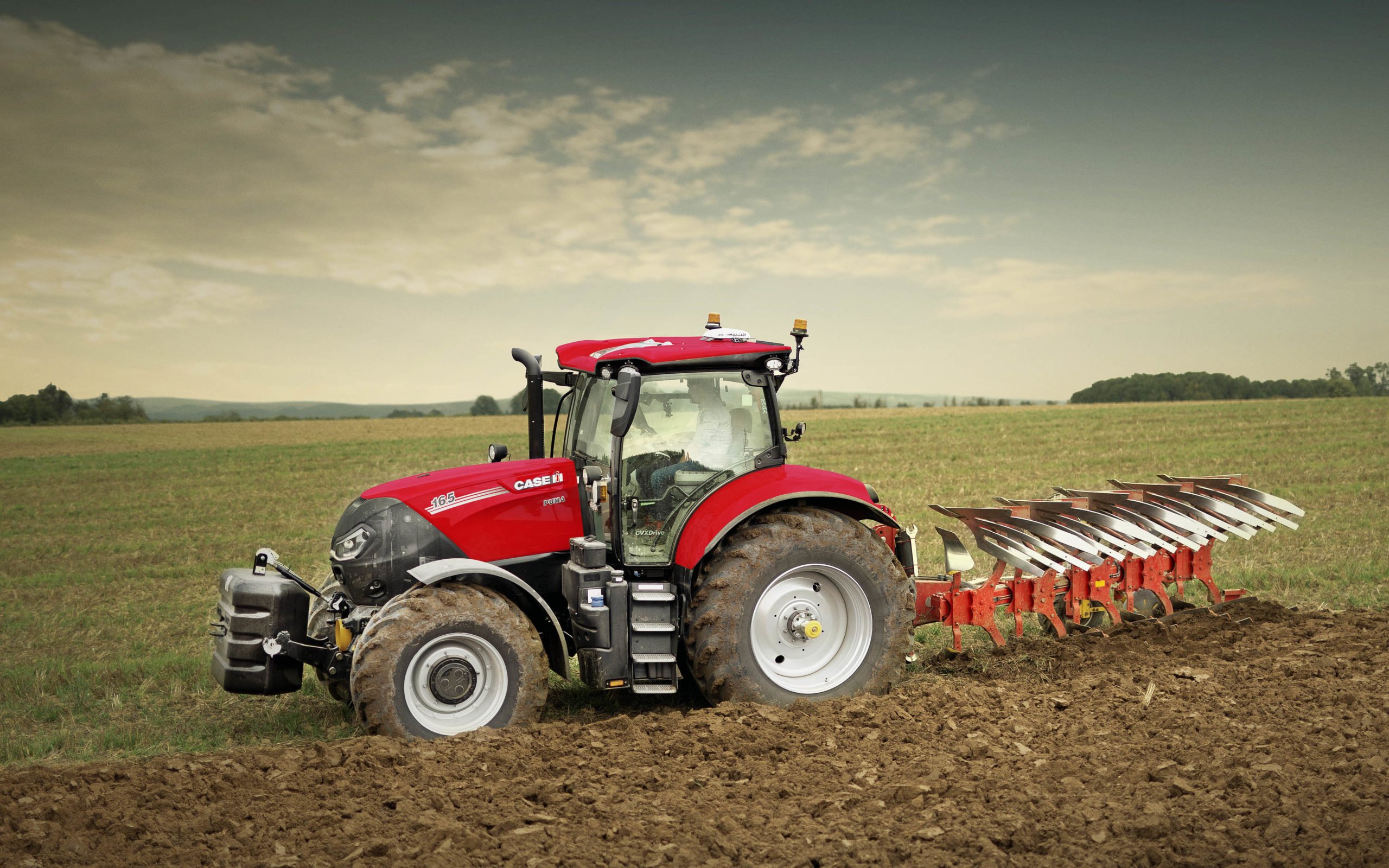 The CVX transmission in the Puma and Maxxum models has been refined to give greater control