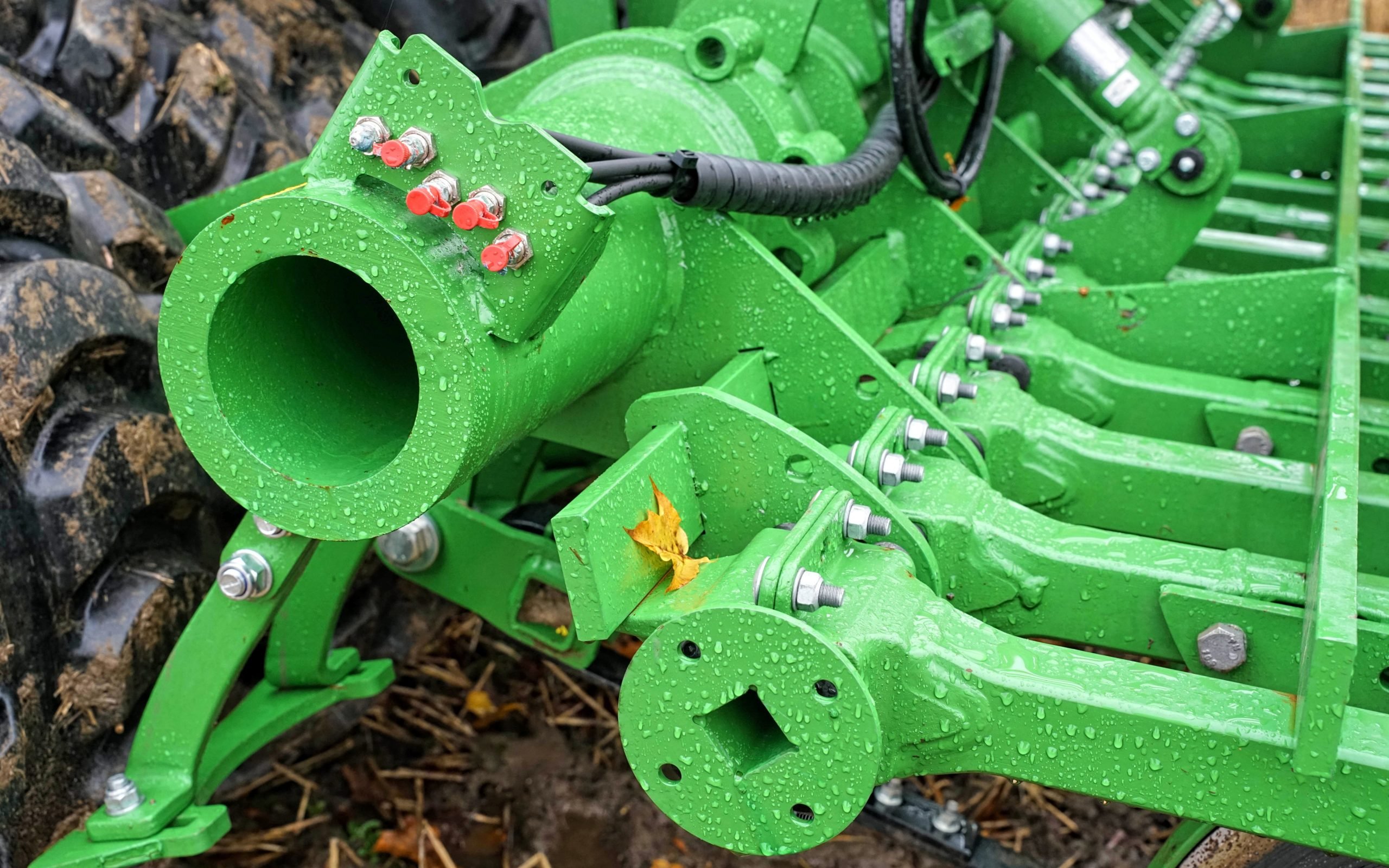 Remote grease points on heavy duty coulter bar