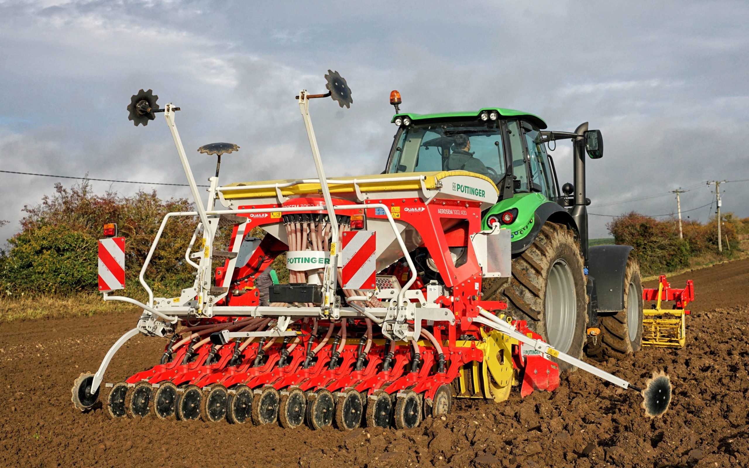 The Aerosem 3002 ADD may be easily decoupled from the power harrow if required