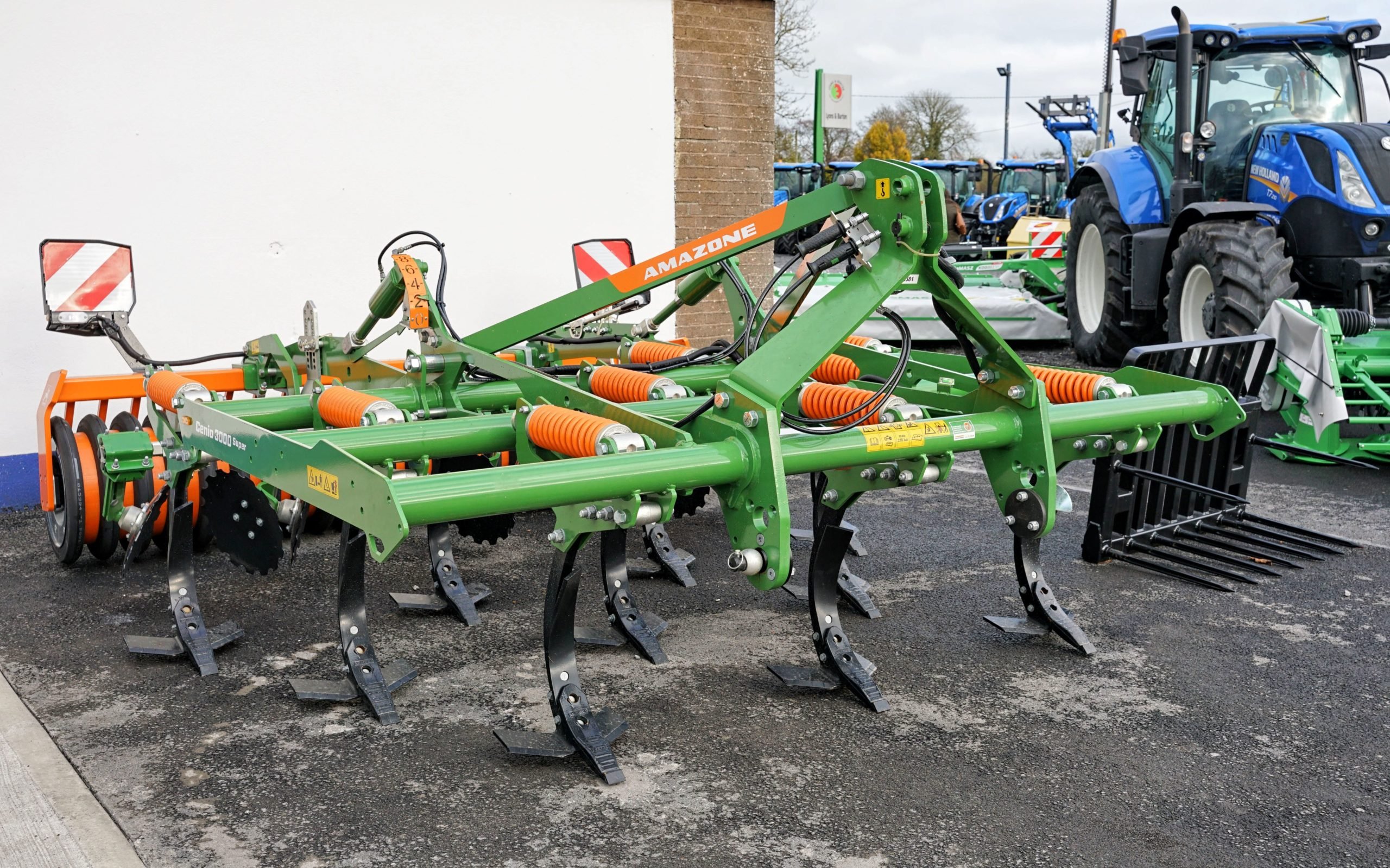 The Amazone Cenio cultivator is primarily a tool for shallow cultivations and may be used on tractors from 105hp