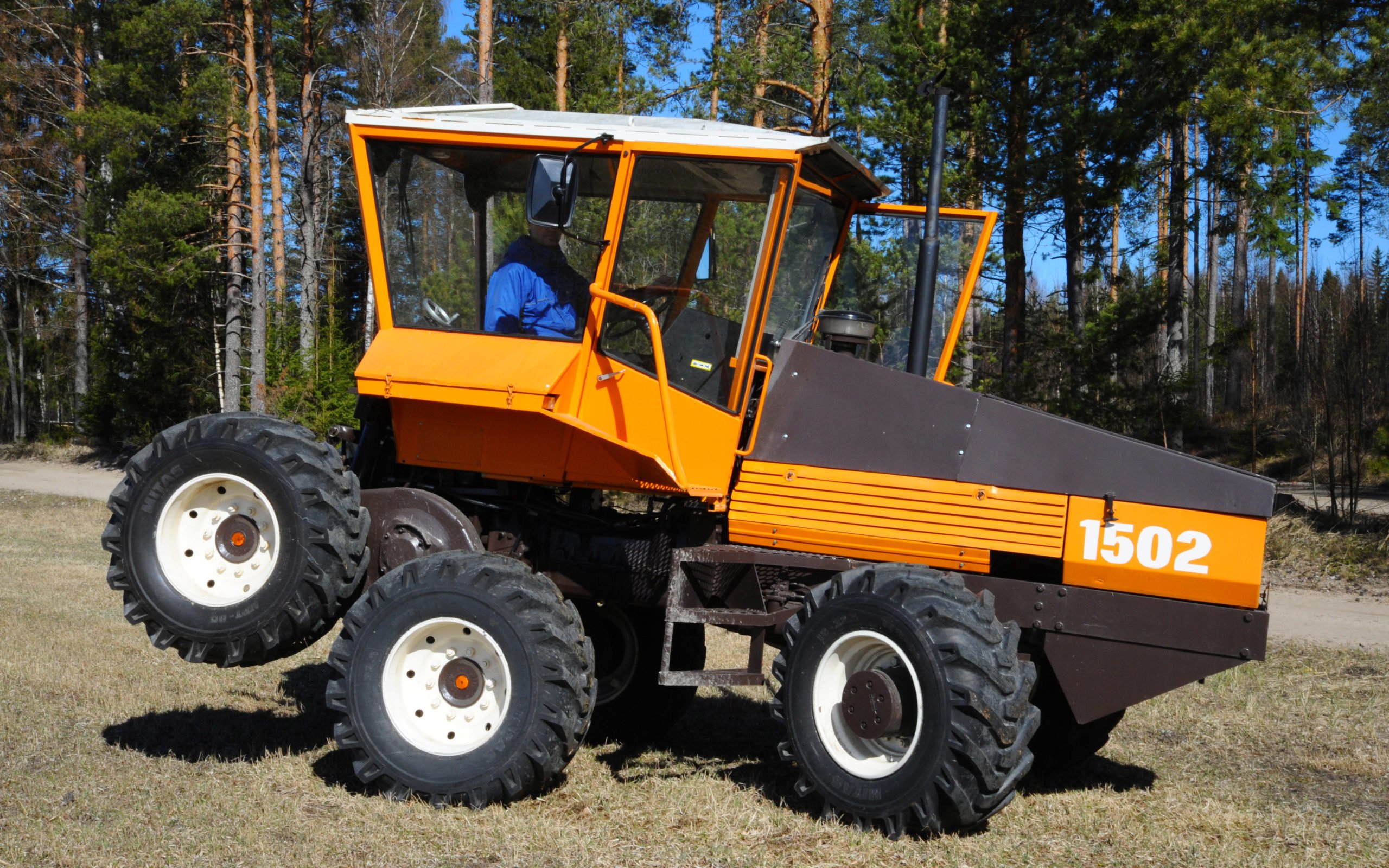 Valmet was an innovative company and introduced the six-wheel 1502 in 1973. Unfortunately, it was a thirsty beast and its arrival coincided with a huge rise in oil prices