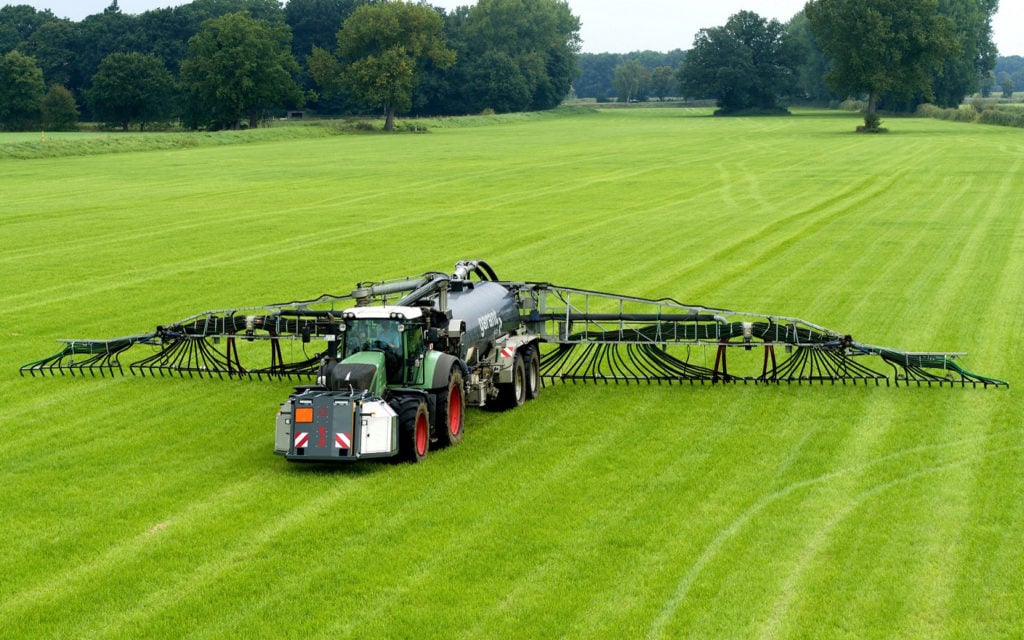 Greatly reduced loss of nitrogen during spreading is the claim behind Vogelsang's SyreN acidification system