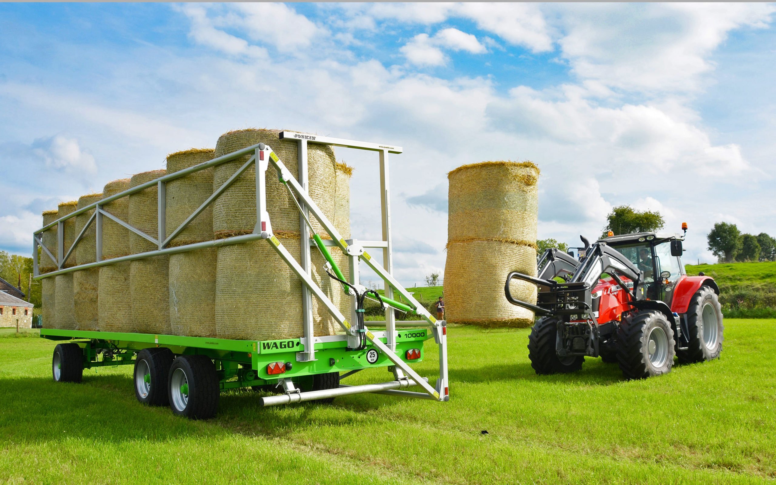 Hydraulically operated side ladders are available for securing the load