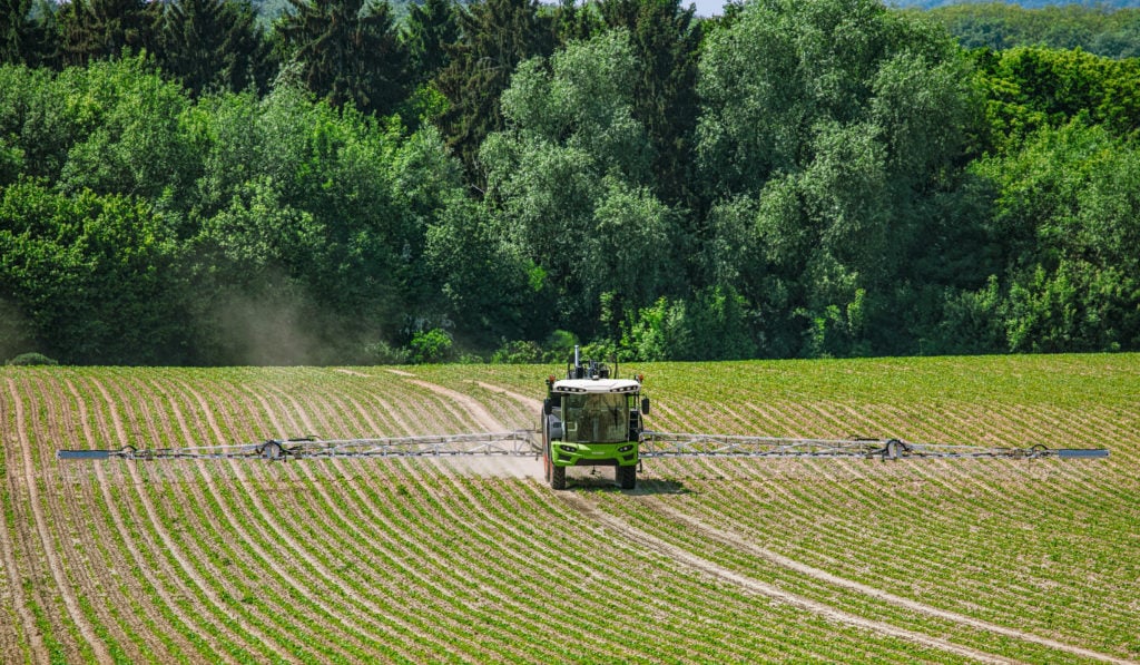 Although a great deal of attention has been paid to sprayer technology, it is sectional control of fertiliser application which is more popular