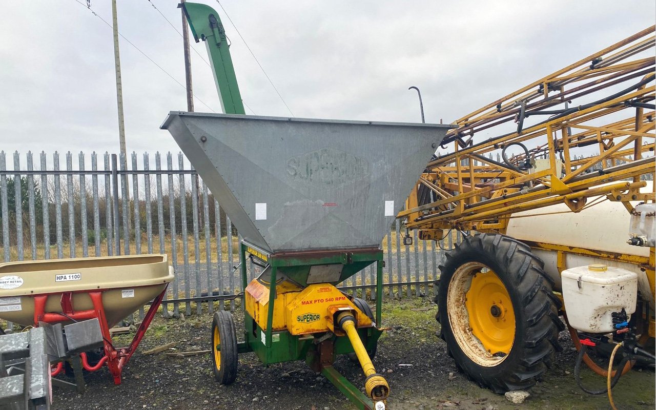 A PTO-powered Superior SM6000 corn roller made €4,000