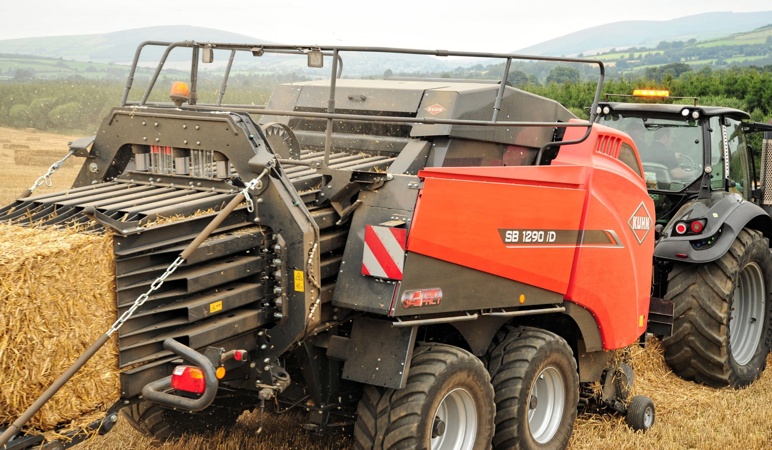 A big square baler with a difference. The rocking plunger of this Kuhn SB1290 iD delivers two compressive impacts with each single stroke