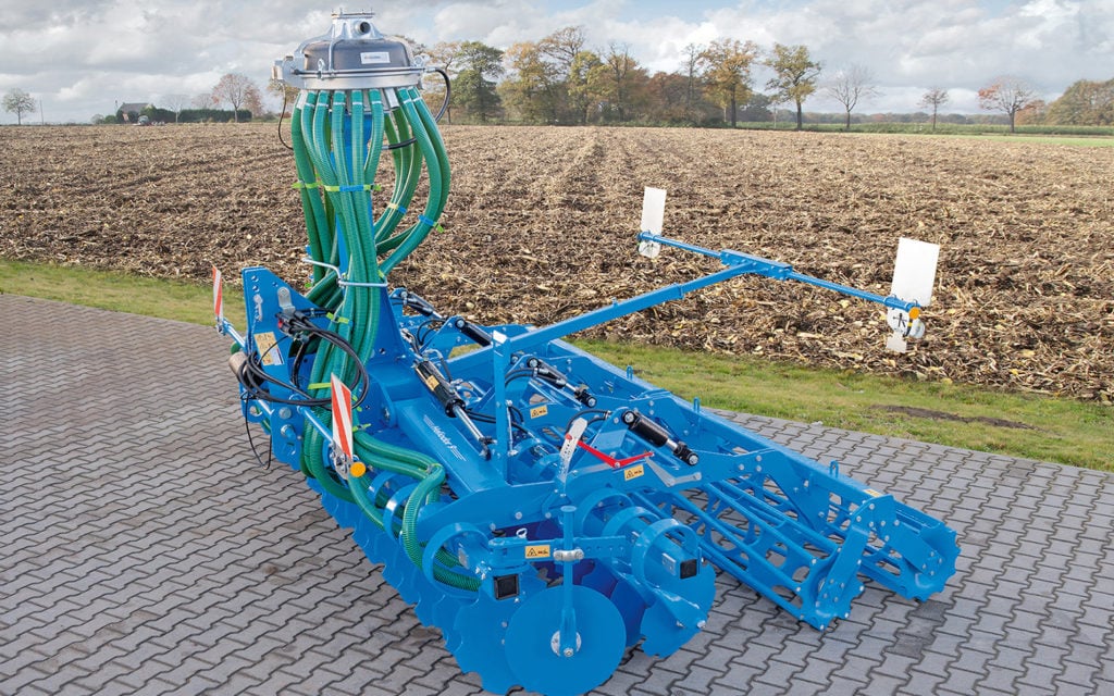 The reduced overall length of the Helidor disc set enables it to be carried by a lighter tractor