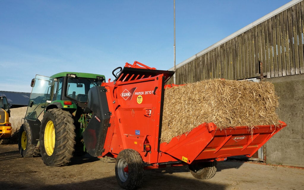 The Primor 3570M can hold 2 round bales or a square bale up to 2.7m long