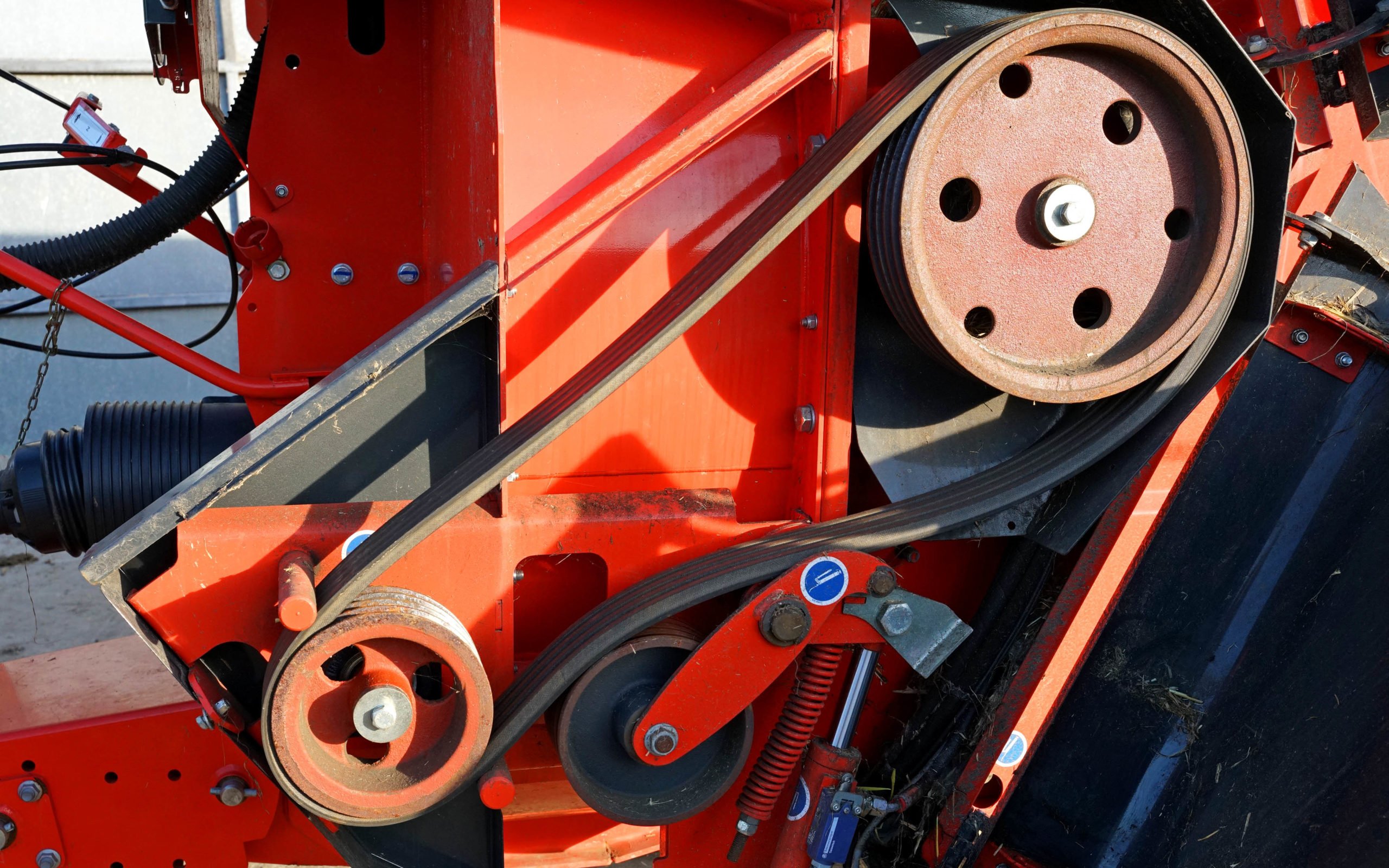 The polybelt drive to the feed roller is claimed to be robust and reliable