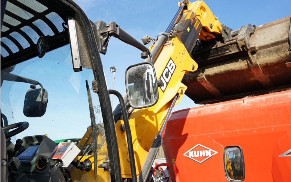 The screen in the cab displays the weight of the ingredients as they are loaded