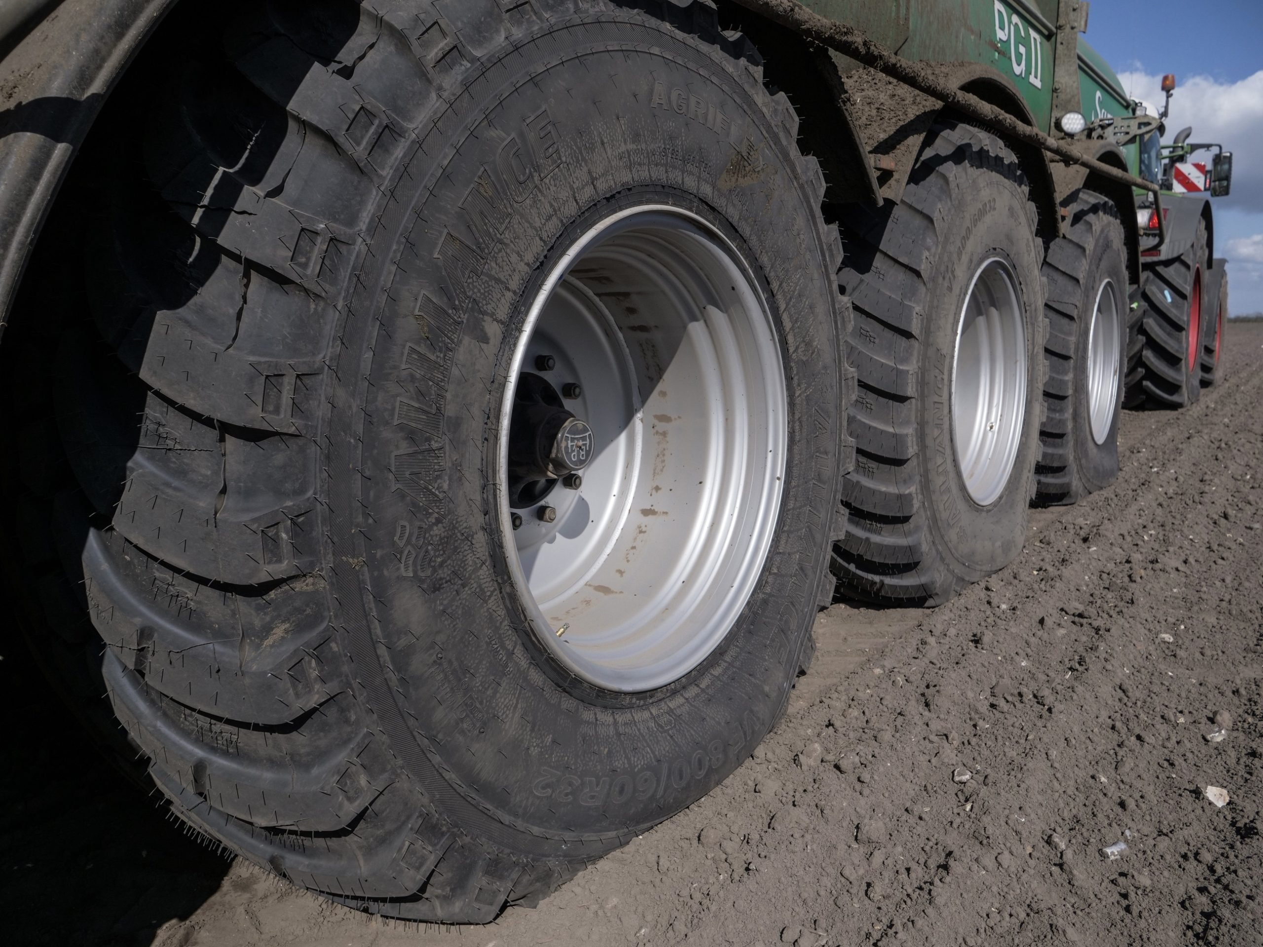 Low tyre pressure increases ground contact area