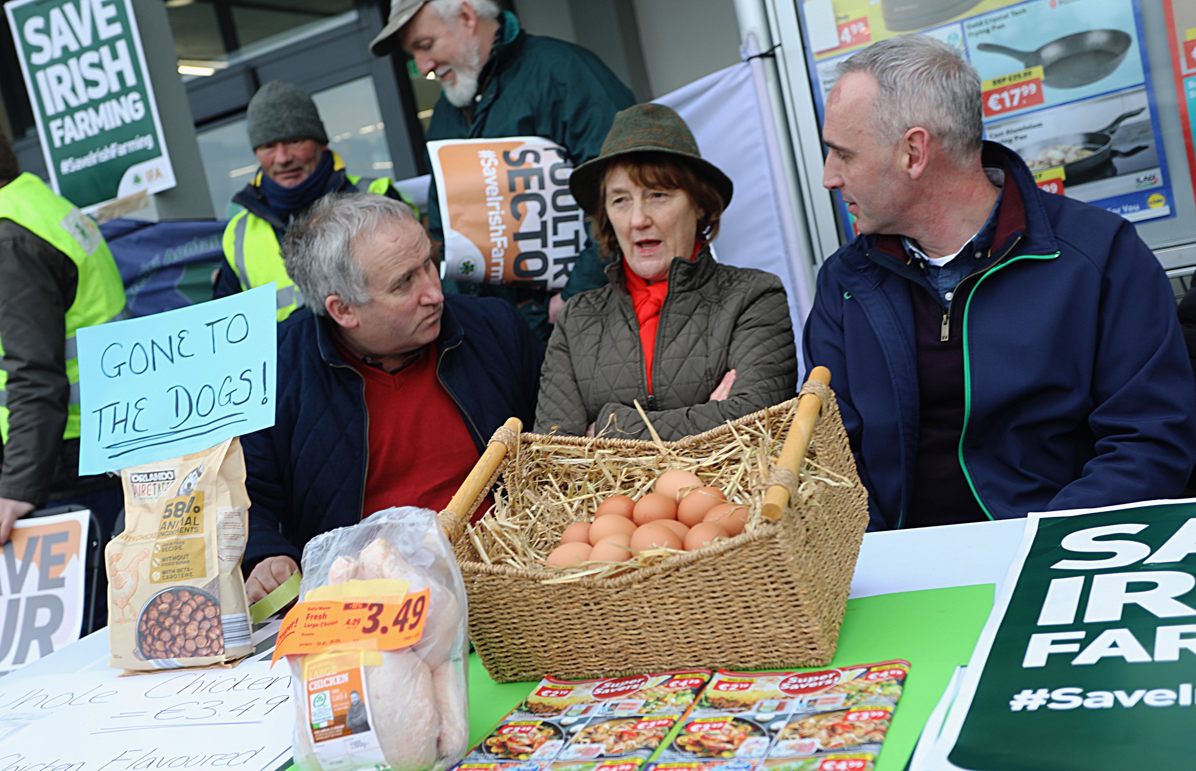 Egg producer, Thomas Fitzsimons; chair IFA Cavan, Elizabeth Ormiston; and IFA vice chair Poultry Committee, Brendan Soden at a protest at Lidl, Cavan town. Image source: Lorraine Teevan